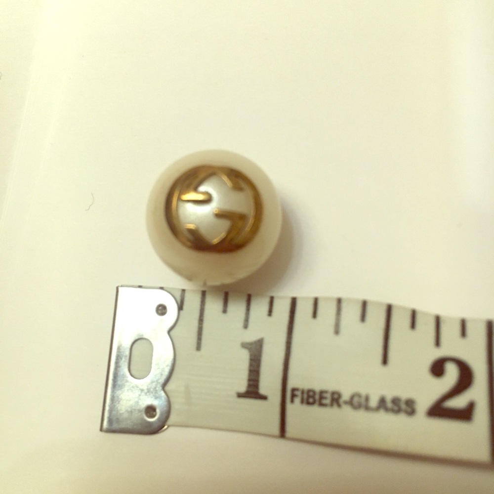 Gucci pearl button large
